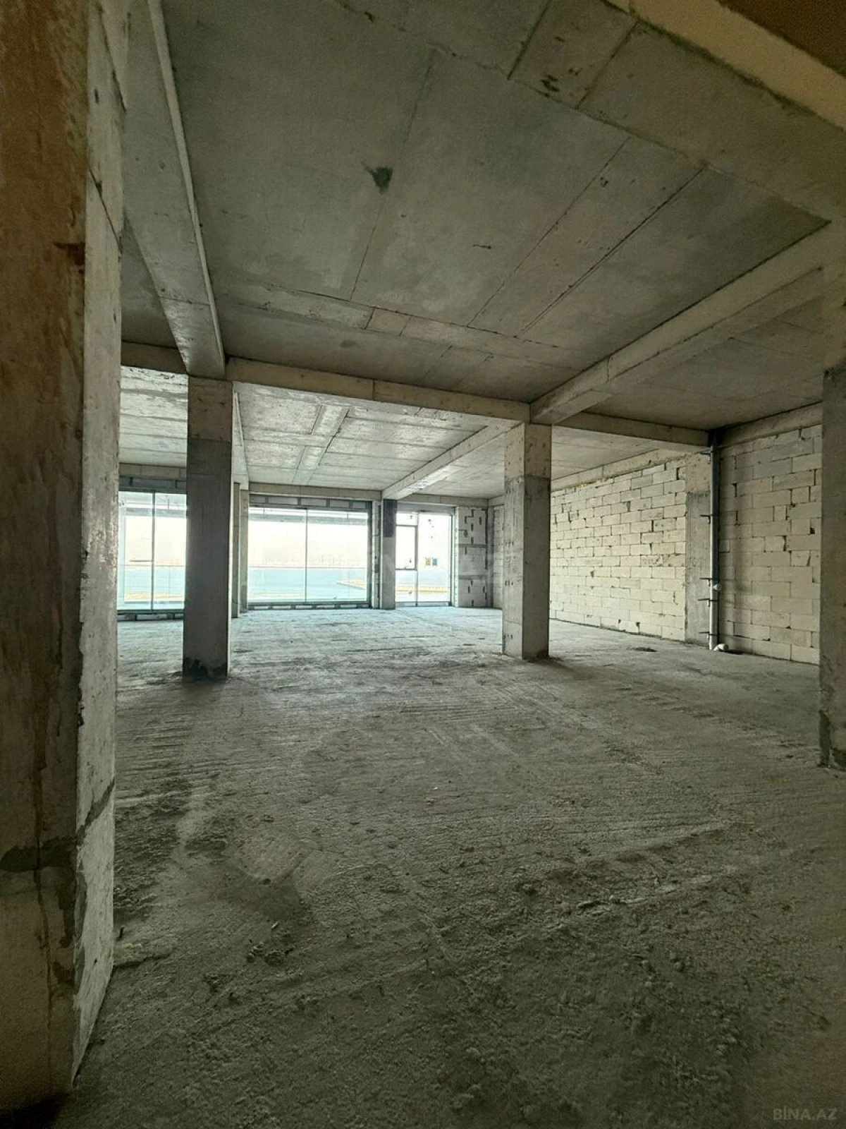 Satılır 4 otaqlı mənzil 266.8 m²