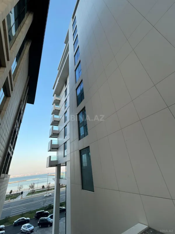Satılır 4 otaqlı mənzil 266.8 m²