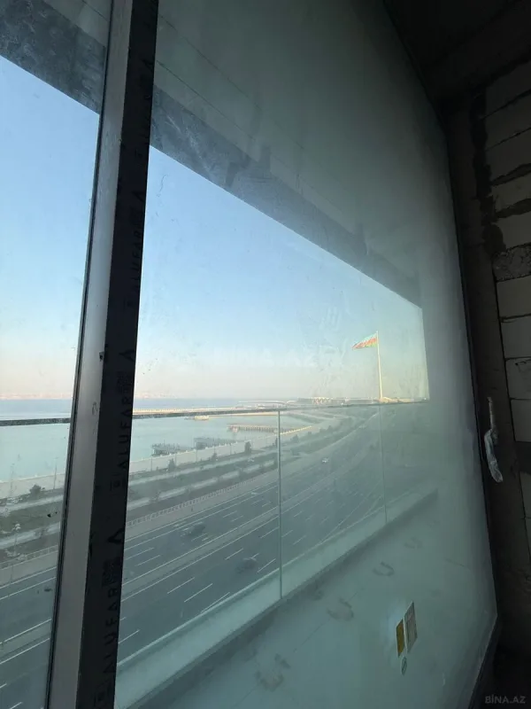 Satılır 4 otaqlı mənzil 266.8 m²