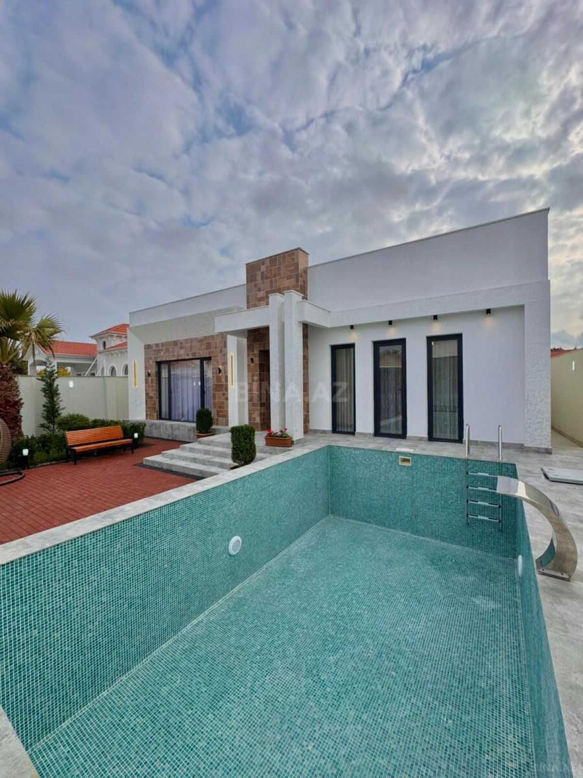 Satılır 4 otaqlı həyət evi 180 m²