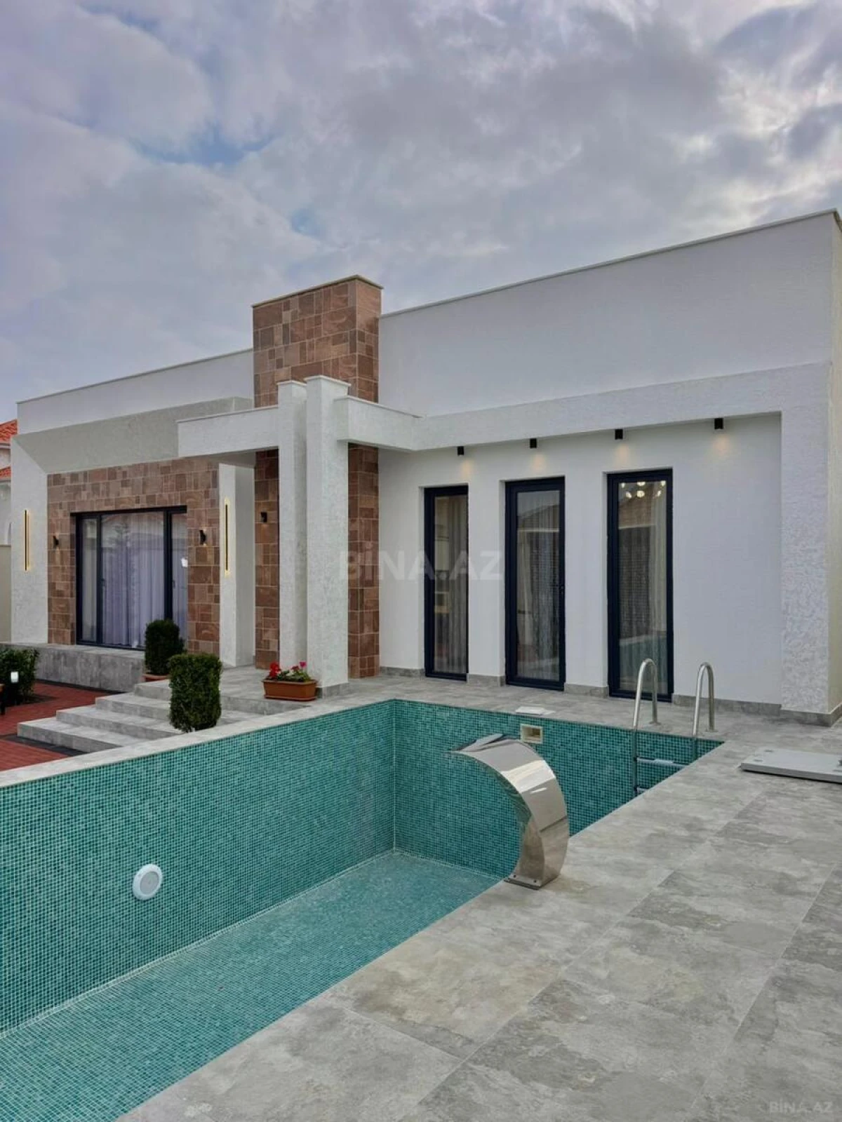 Satılır 4 otaqlı həyət evi 180 m²