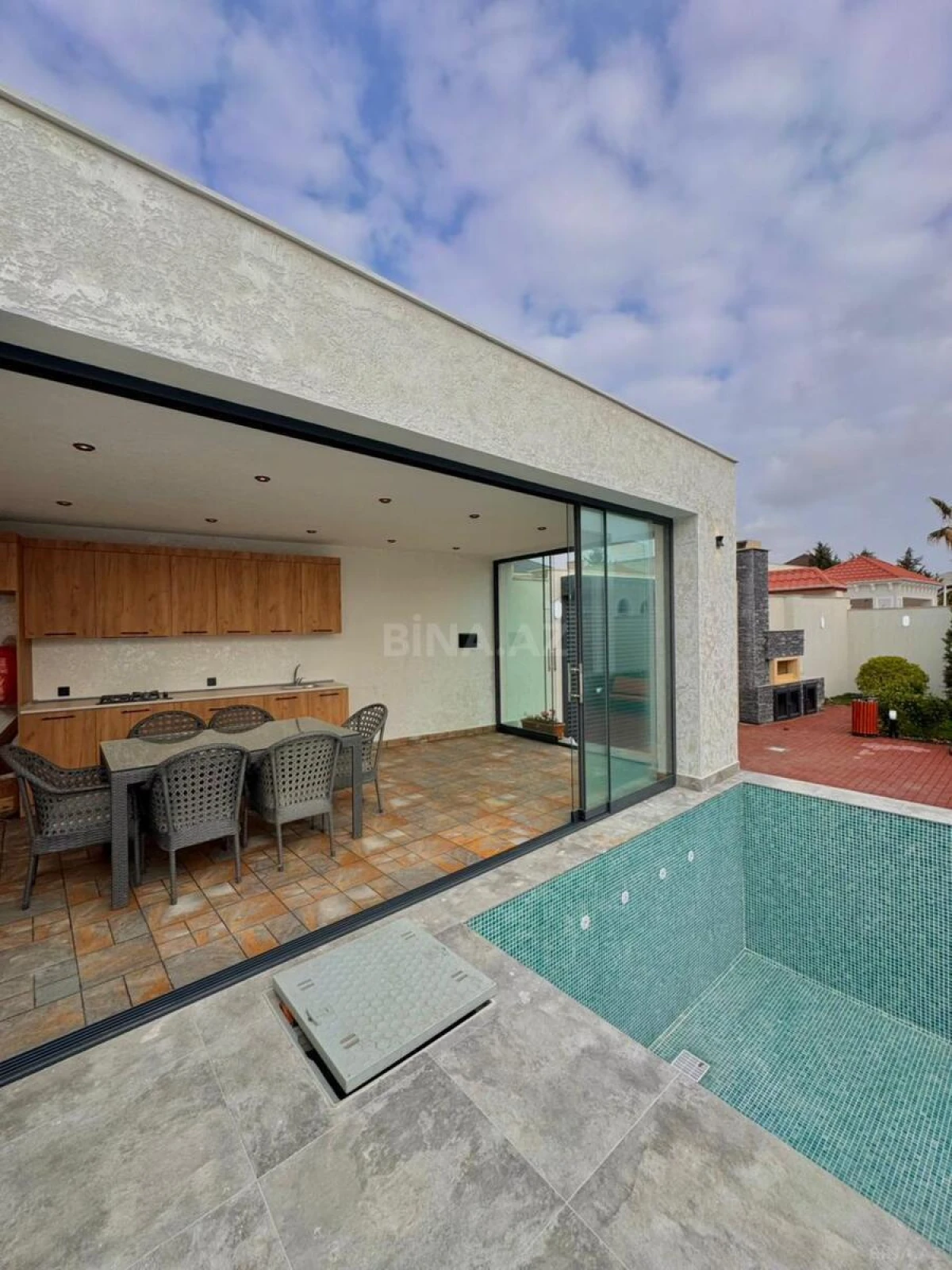 Satılır 4 otaqlı həyət evi 180 m²