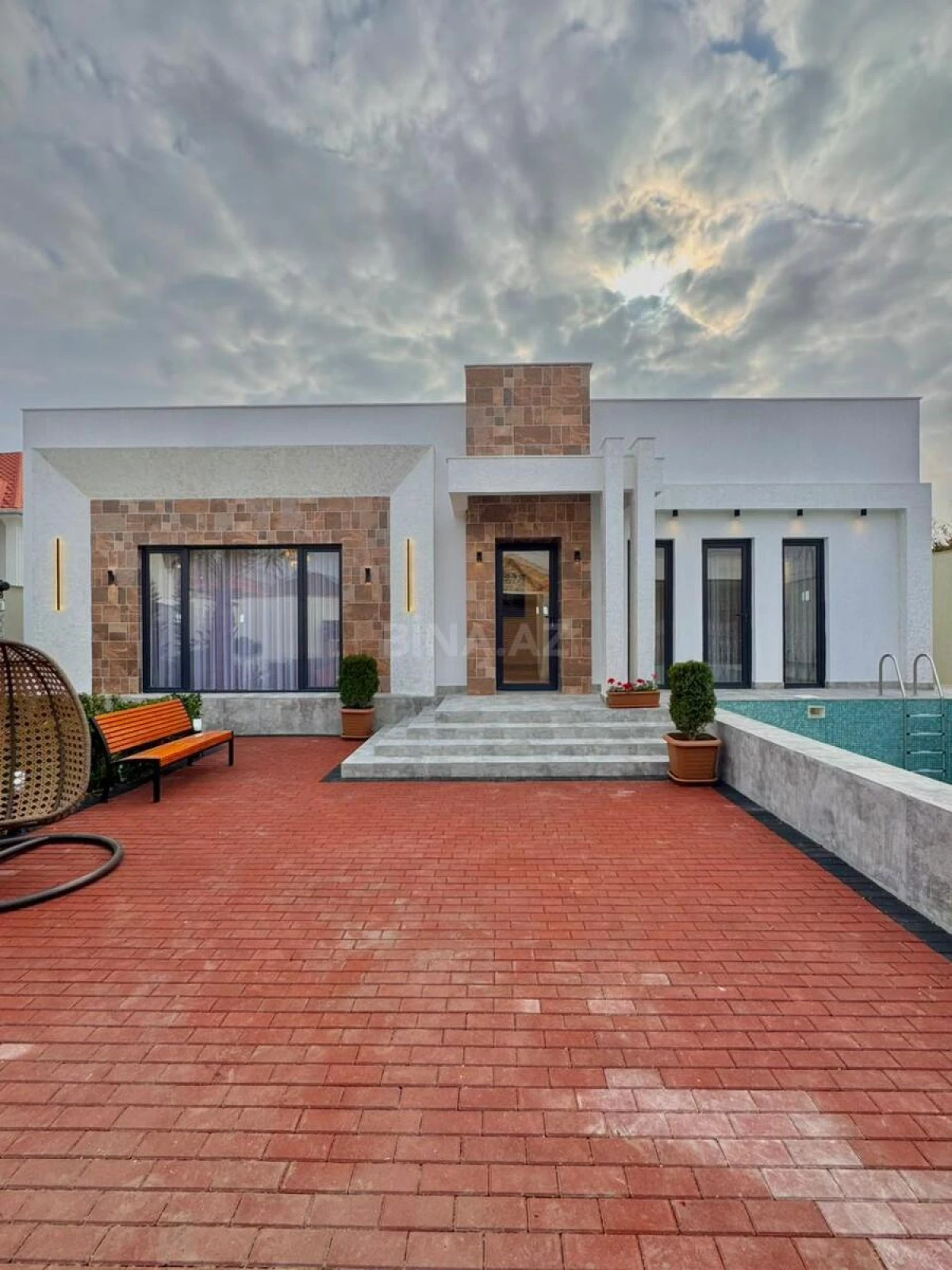 Satılır 4 otaqlı həyət evi 180 m²