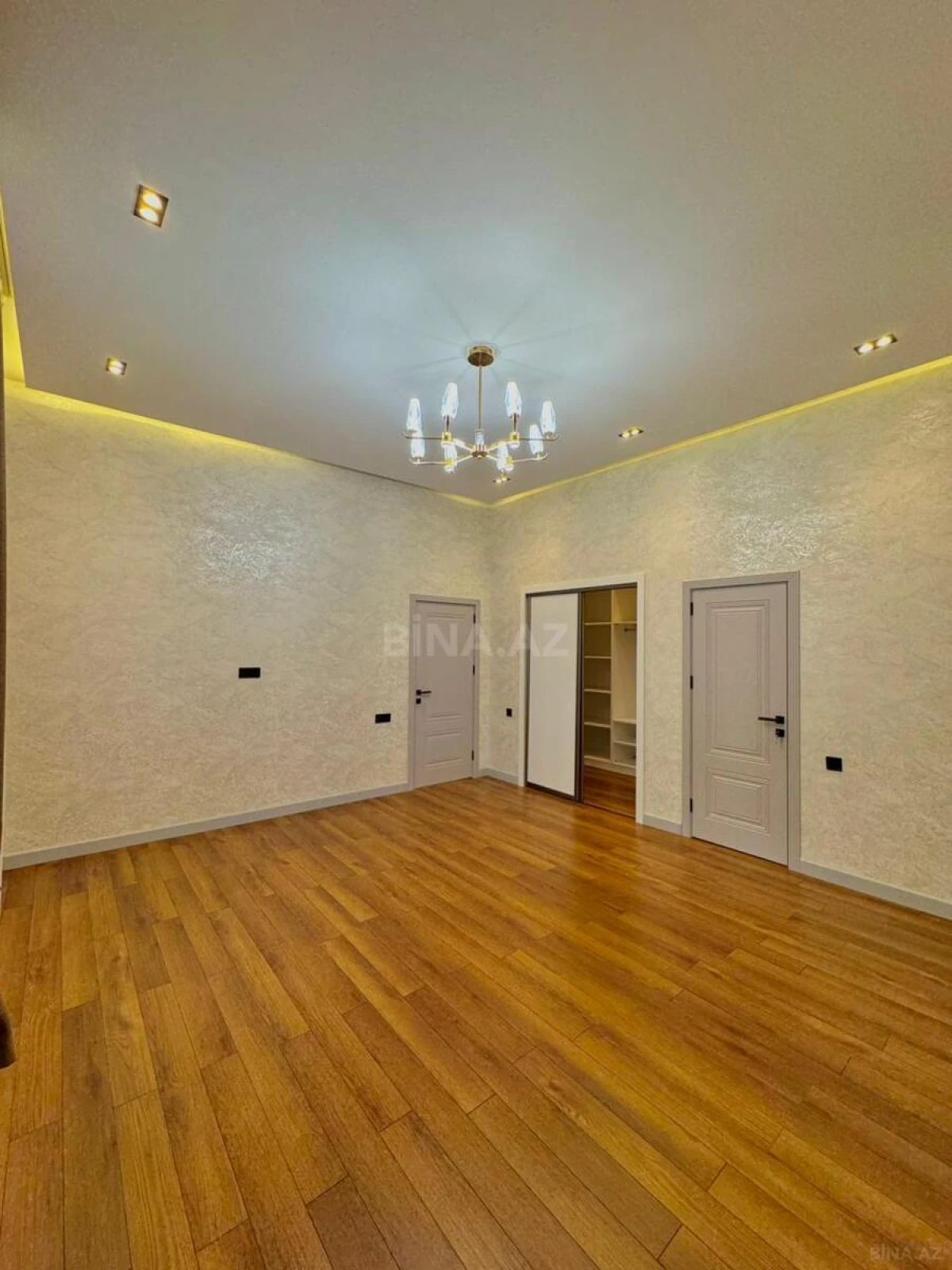 Satılır 4 otaqlı həyət evi 180 m²