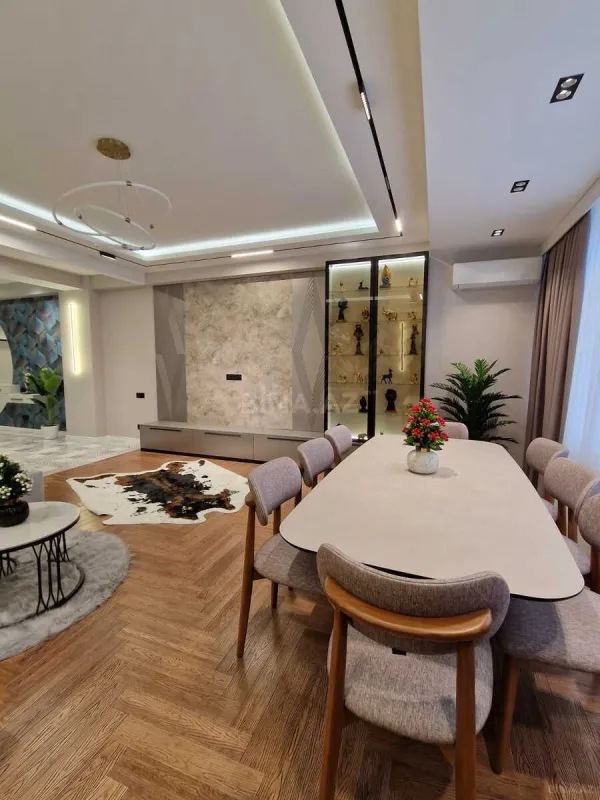 Satılır 3 otaqlı mənzil 112 m²
