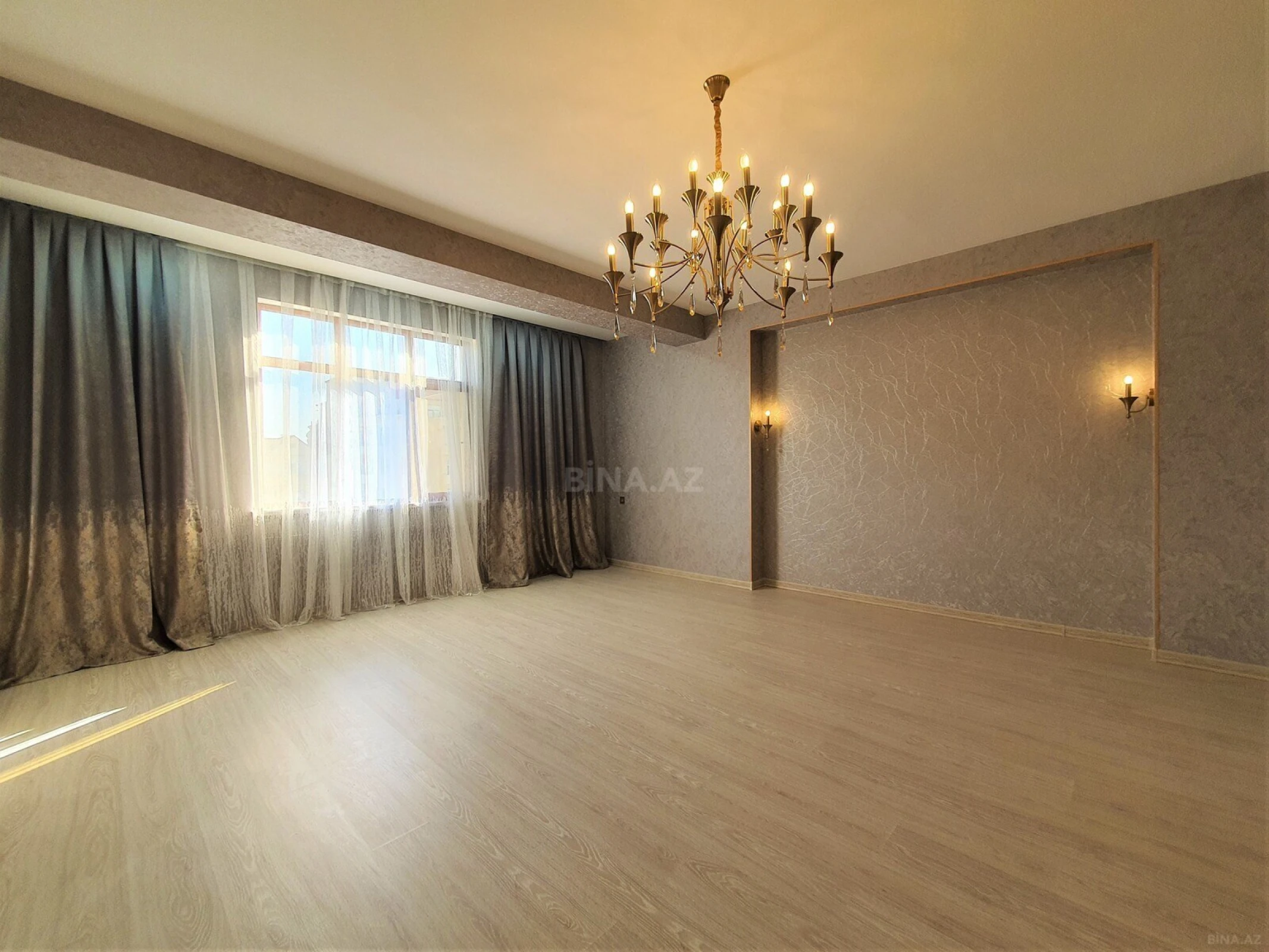 Satılır 3 otaqlı mənzil 134 m²