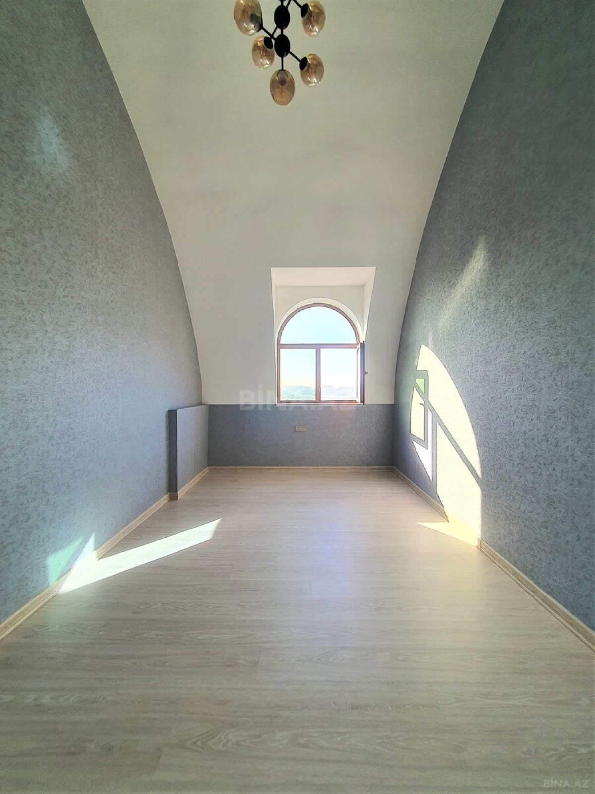 Satılır 3 otaqlı mənzil 134 m²