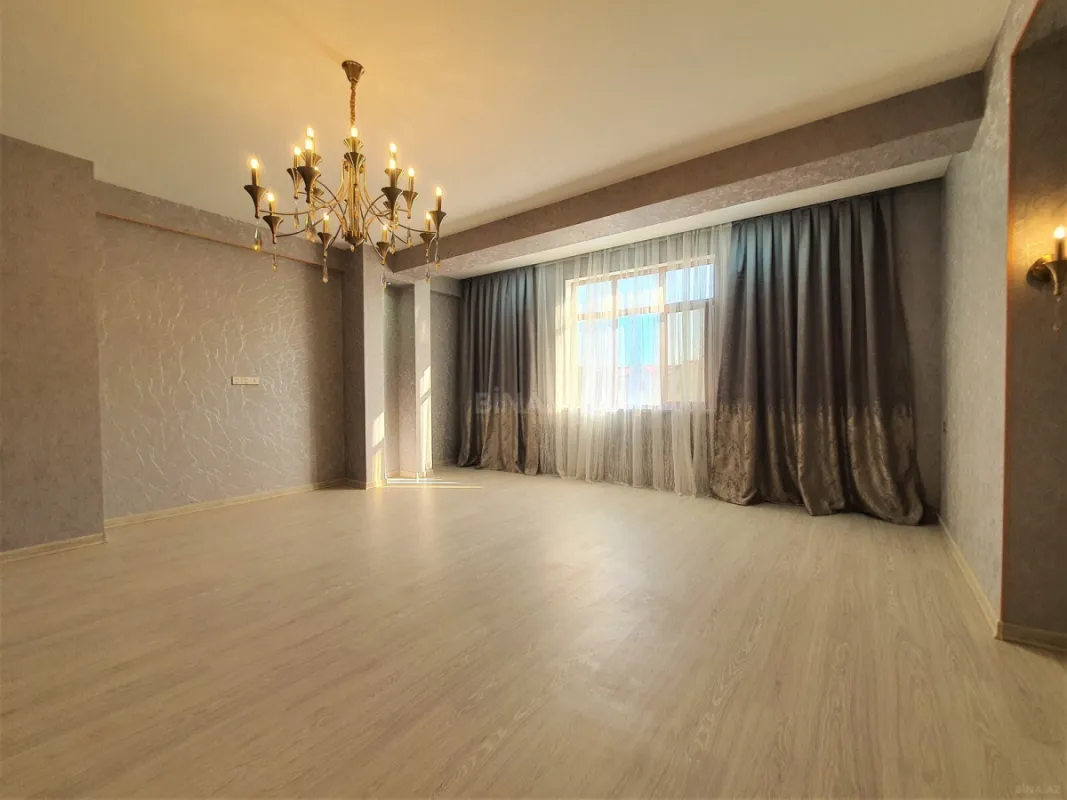 Satılır 3 otaqlı mənzil 134 m²