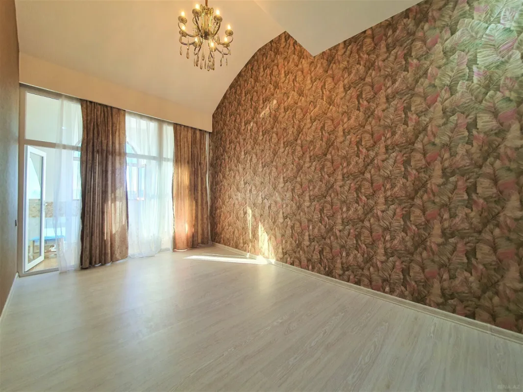 Satılır 3 otaqlı mənzil 134 m²