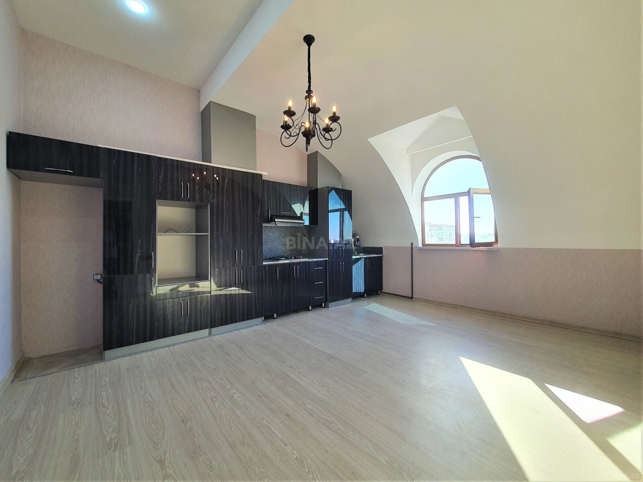 Satılır 3 otaqlı mənzil 134 m²