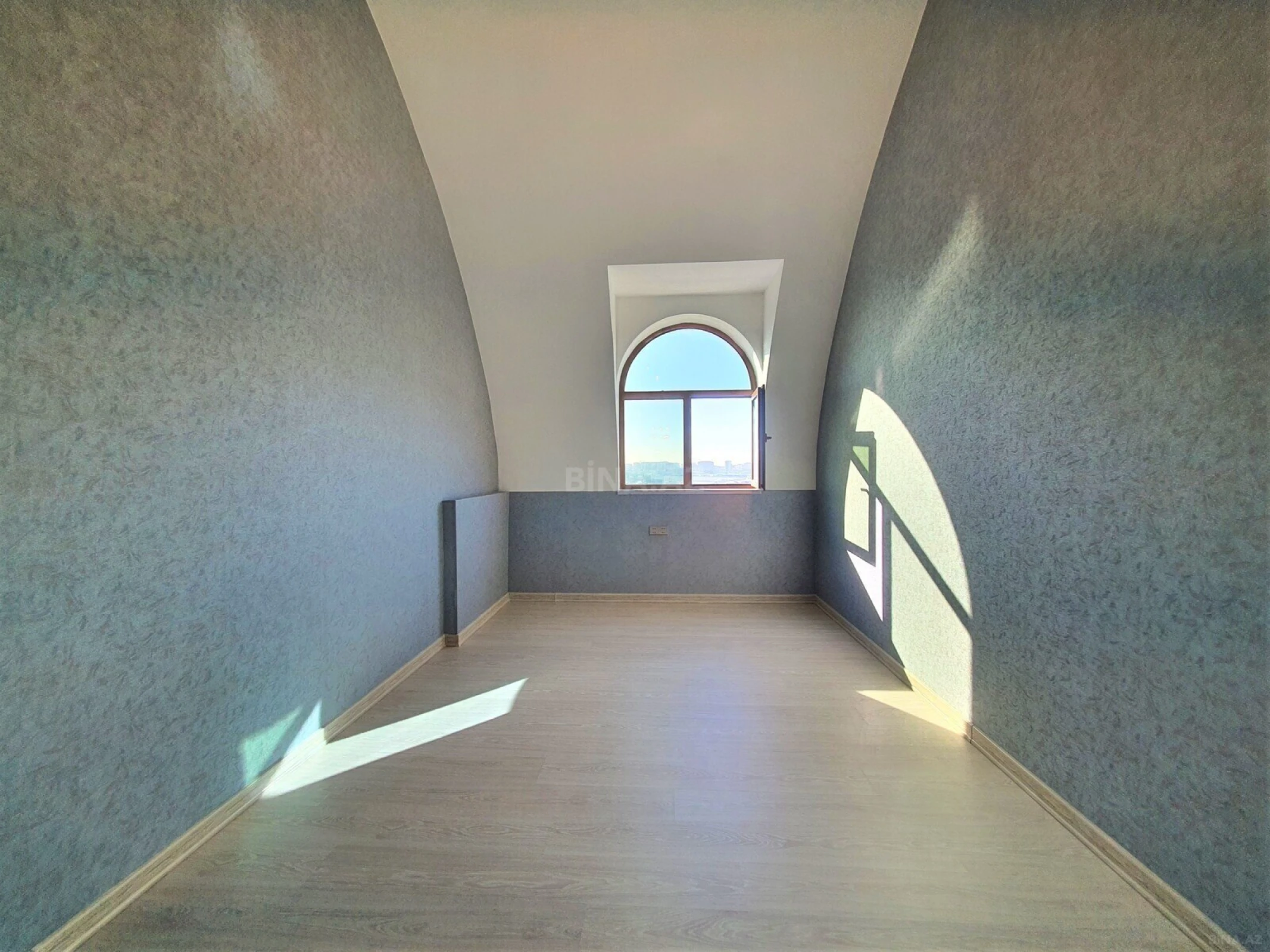 Satılır 3 otaqlı mənzil 134 m²