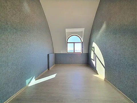 Satılır 3 otaqlı mənzil 134 m²