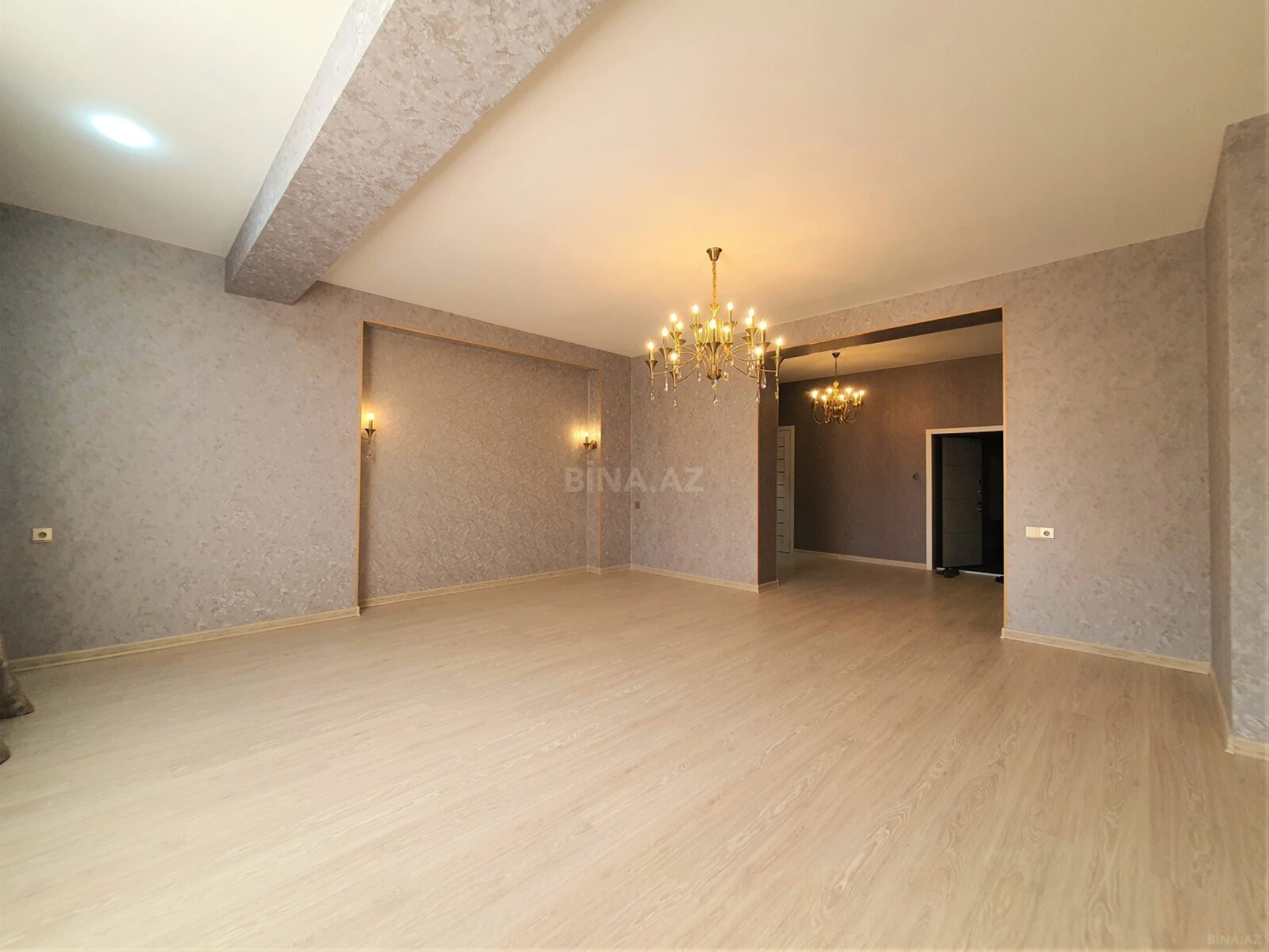 Satılır 3 otaqlı mənzil 134 m²