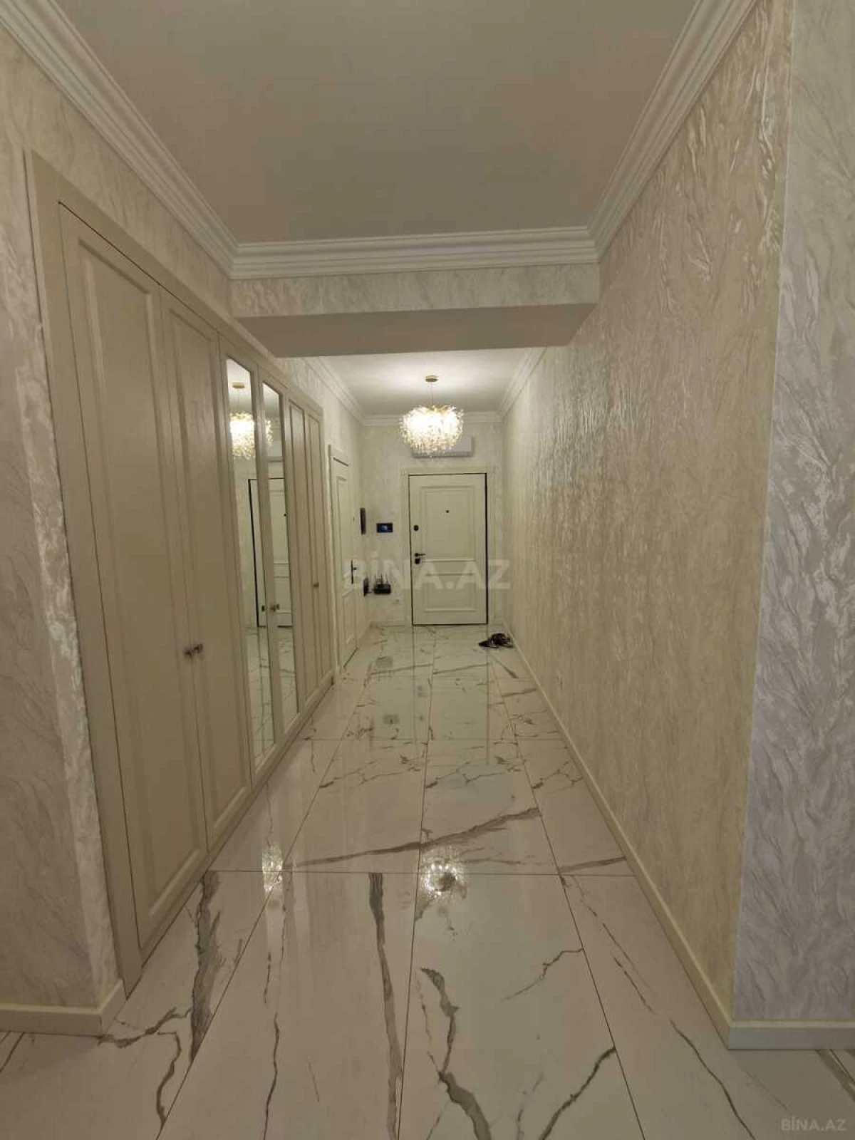 Kirayə verilir 4 otaqlı mənzil 170 m²