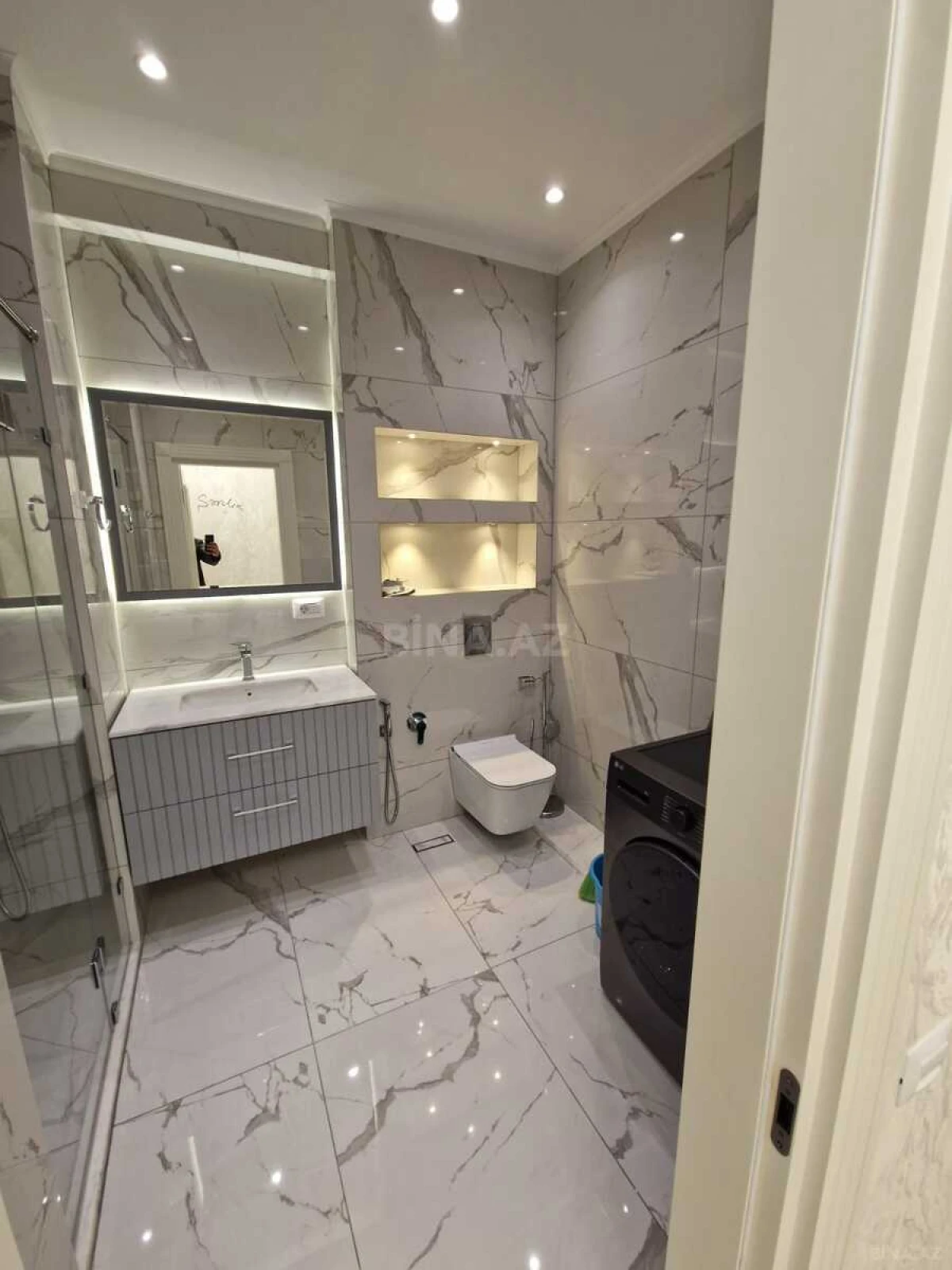 Kirayə verilir 4 otaqlı mənzil 170 m²