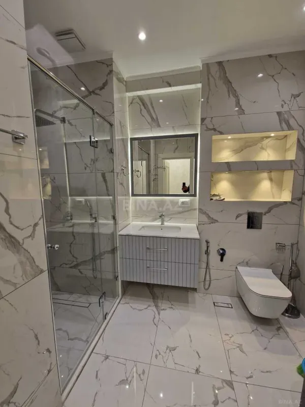 Kirayə verilir 4 otaqlı mənzil 170 m²