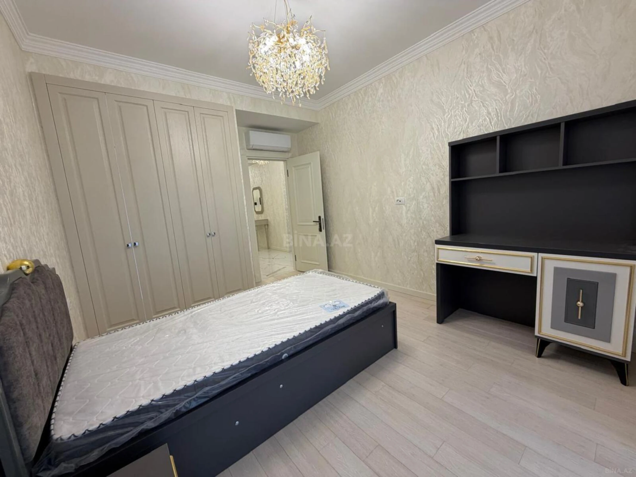 Kirayə verilir 4 otaqlı mənzil 170 m²