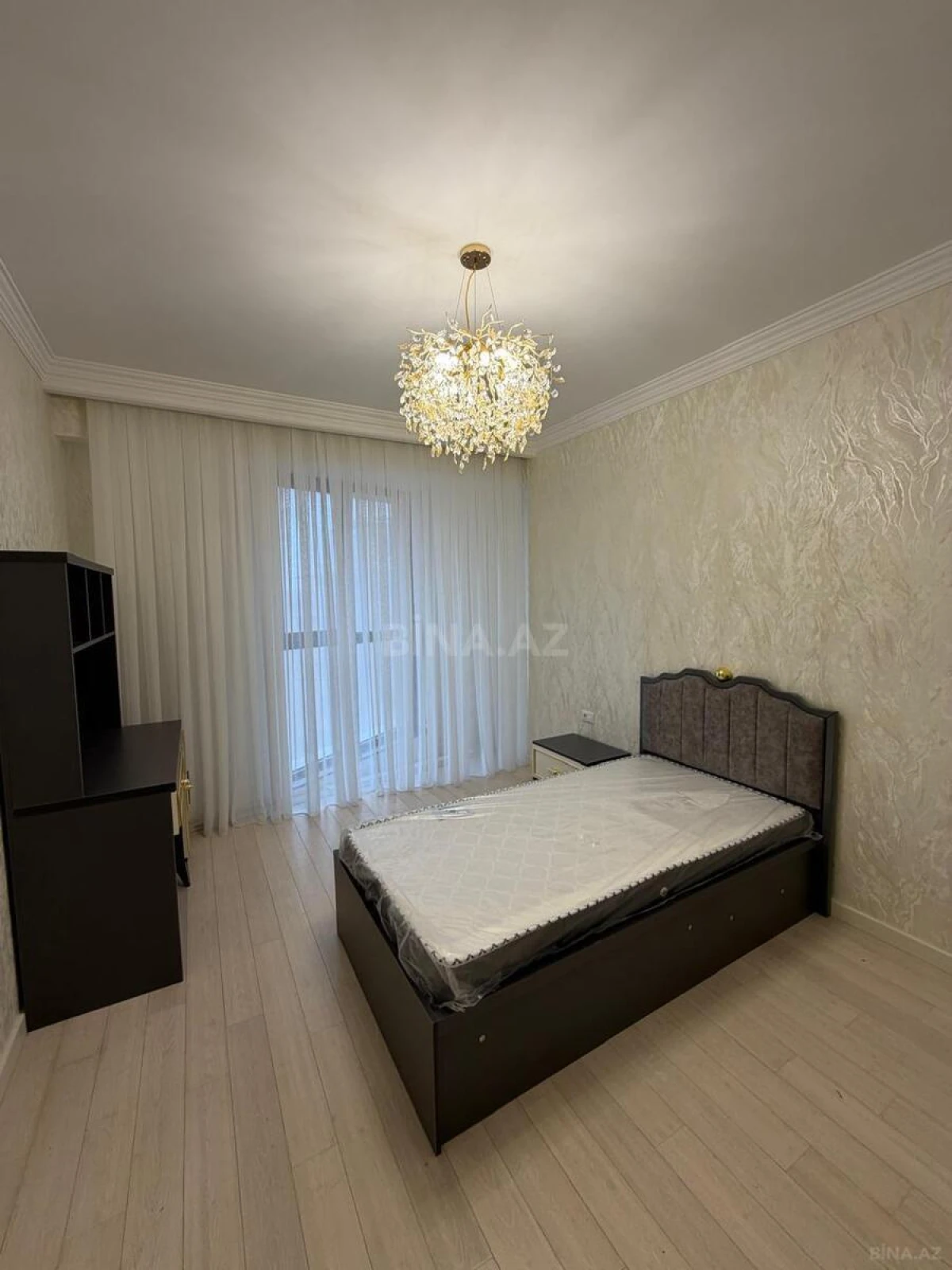 Kirayə verilir 4 otaqlı mənzil 170 m²