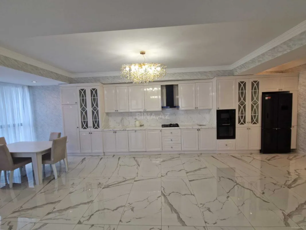 Kirayə verilir 4 otaqlı mənzil 170 m²
