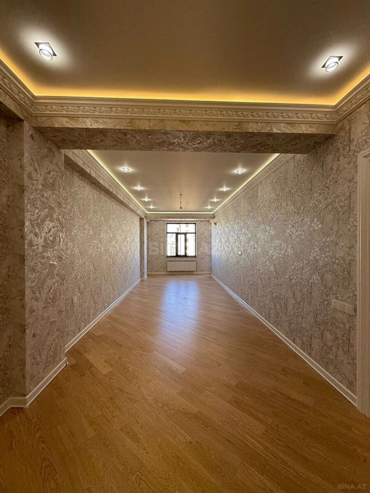 Satılır 3 otaqlı mənzil 152 m²
