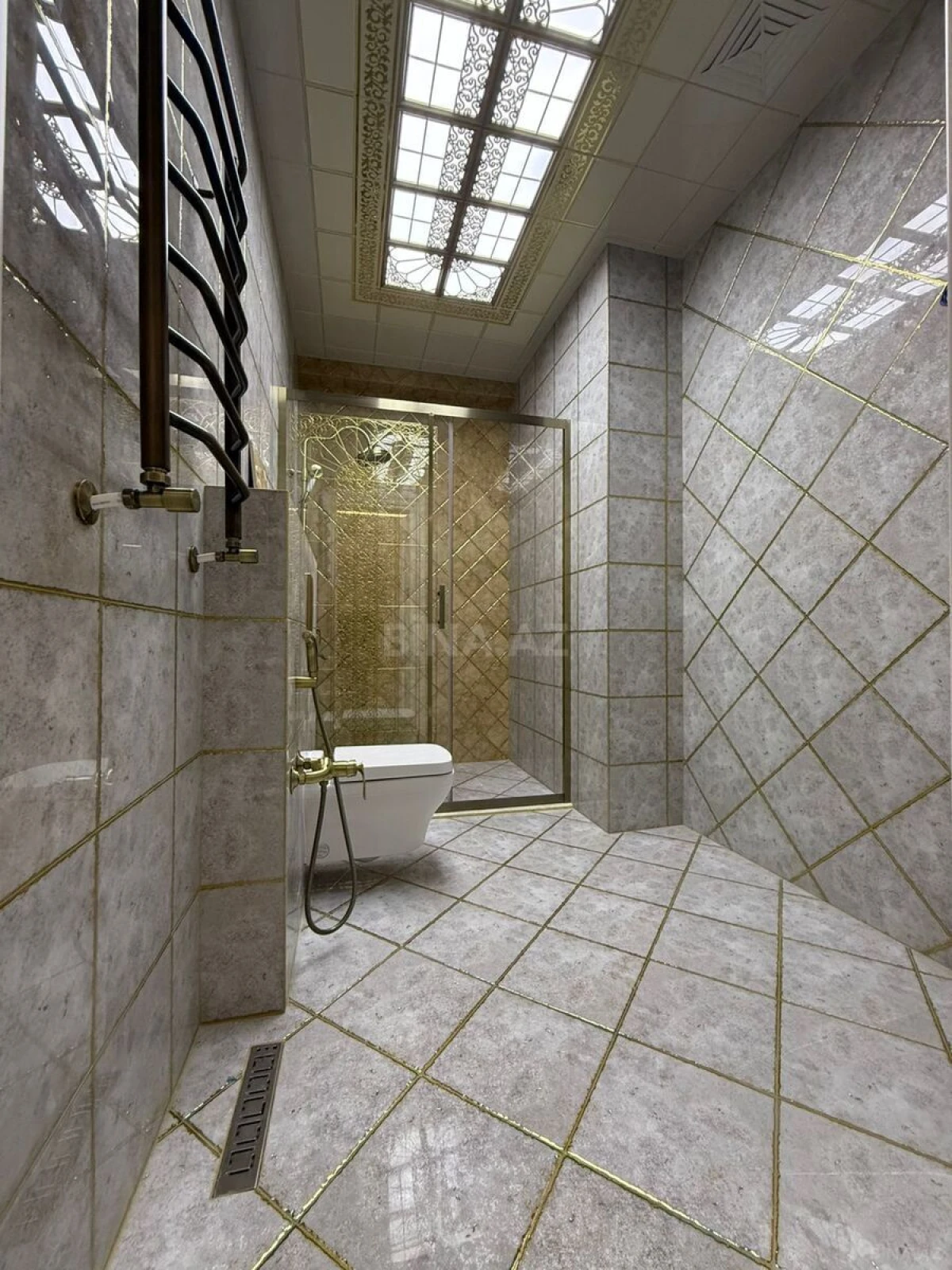 Satılır 3 otaqlı mənzil 152 m²