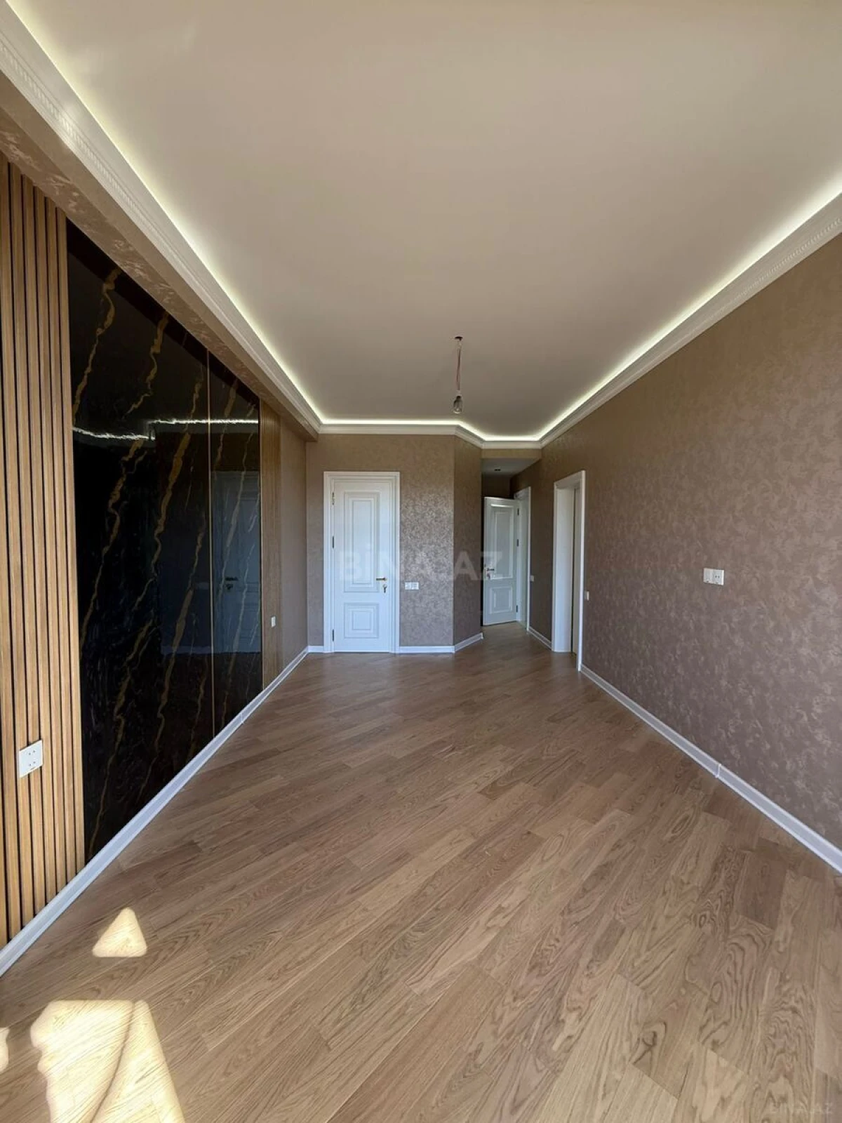 Satılır 3 otaqlı mənzil 152 m²