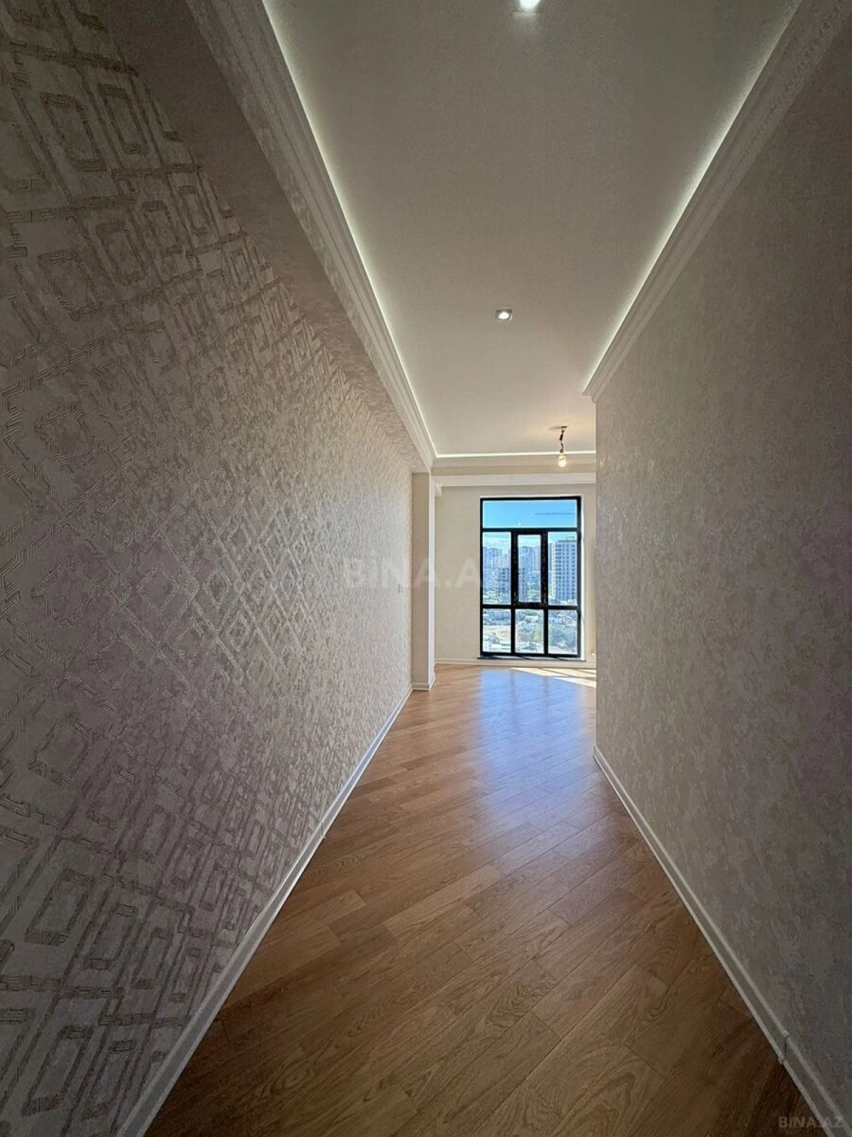Satılır 3 otaqlı mənzil 152 m²