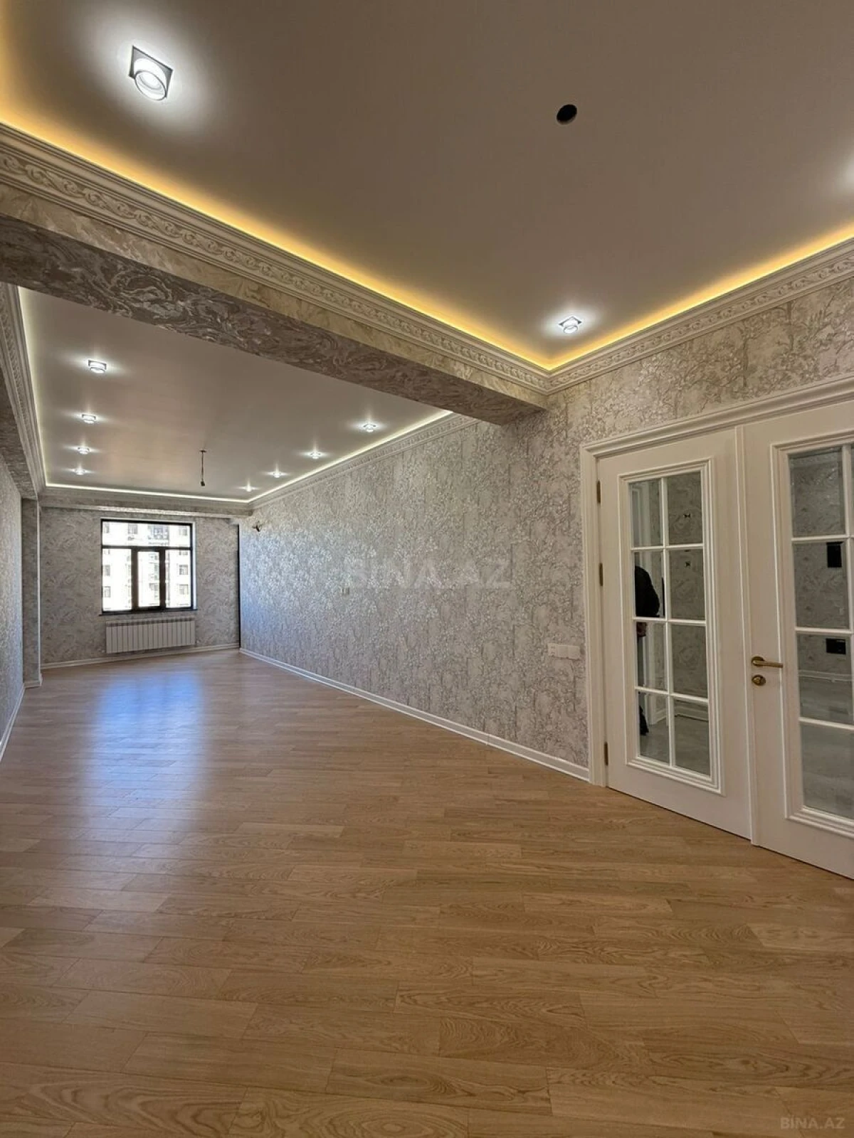 Satılır 3 otaqlı mənzil 152 m²