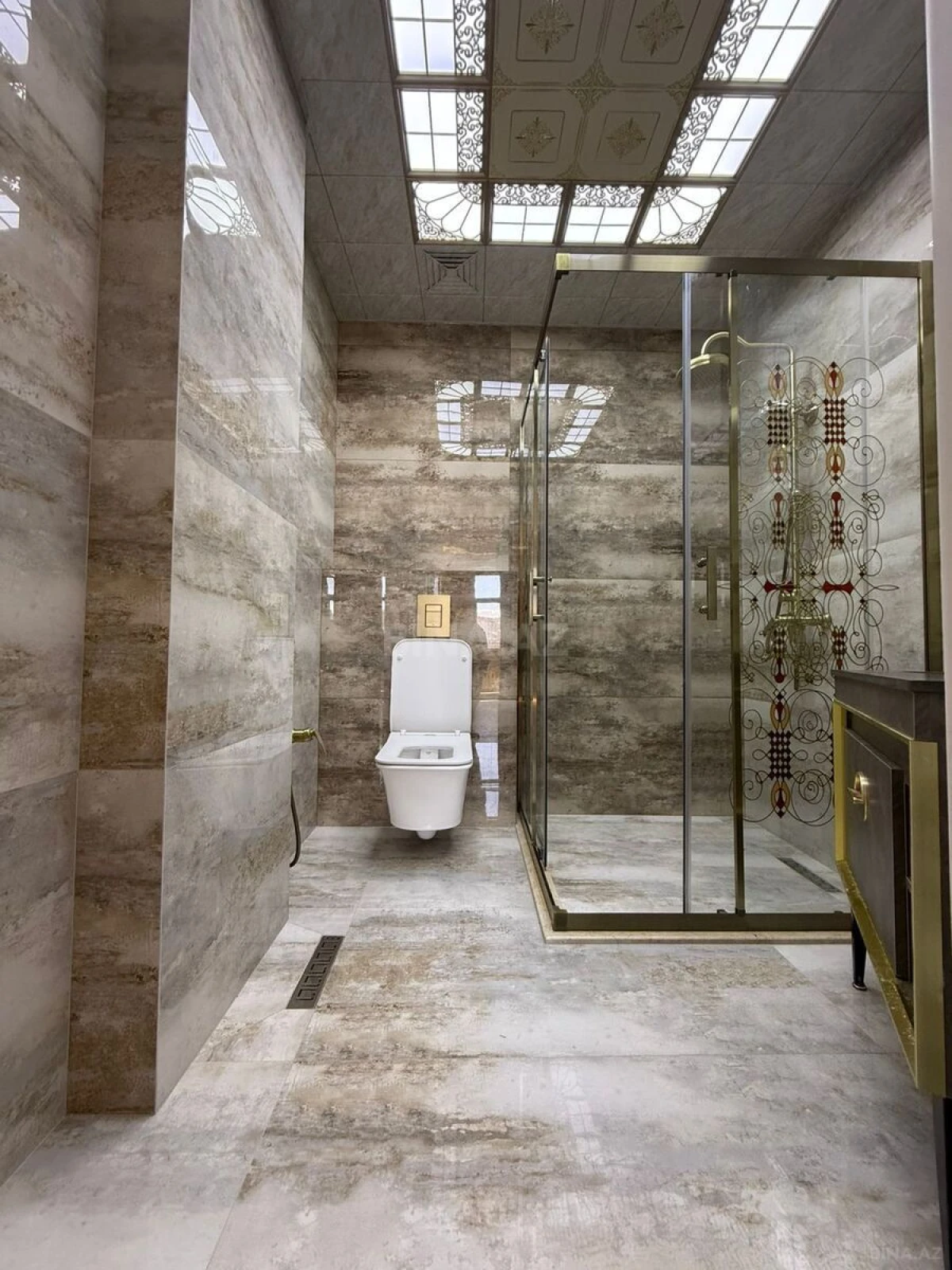 Satılır 3 otaqlı mənzil 152 m²