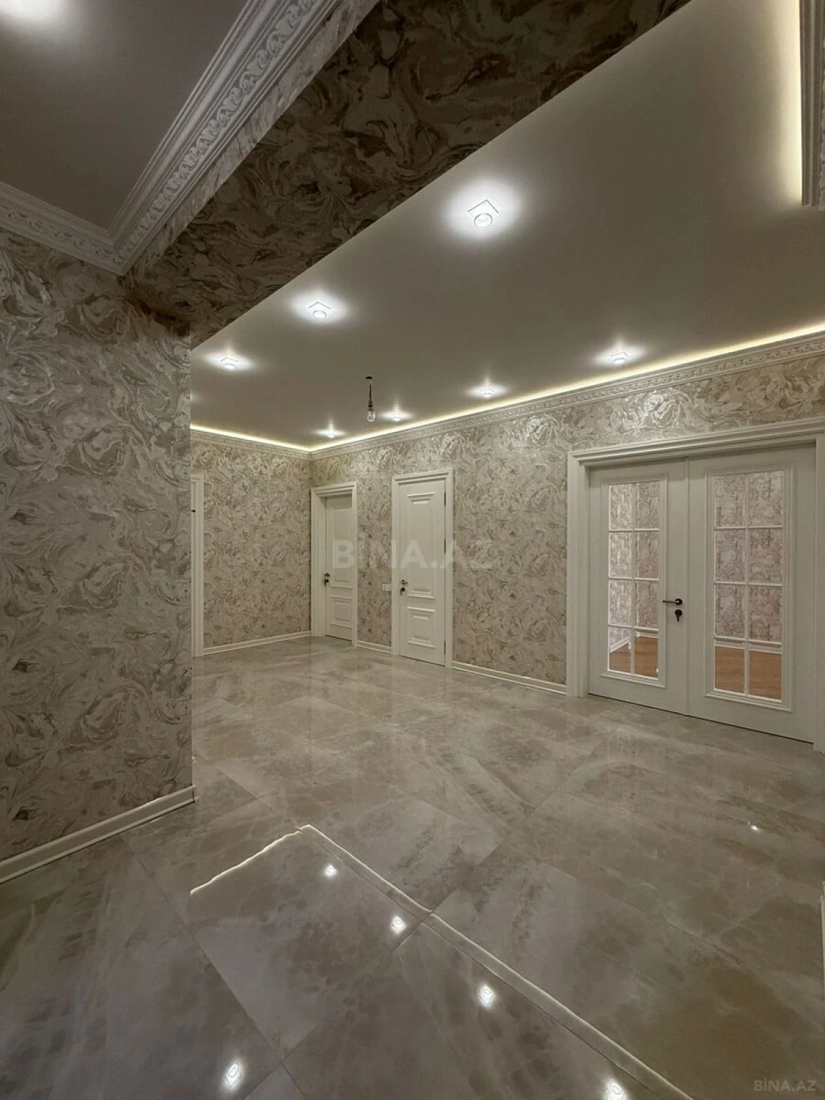 Satılır 3 otaqlı mənzil 152 m²