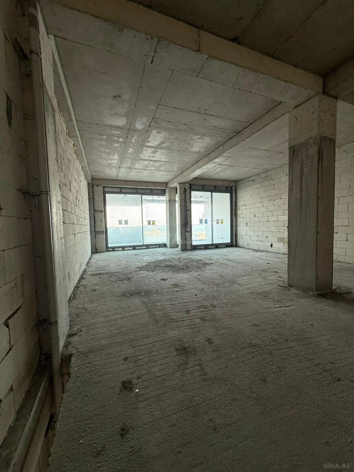 Satılır 4 otaqlı mənzil 262.7 m²
