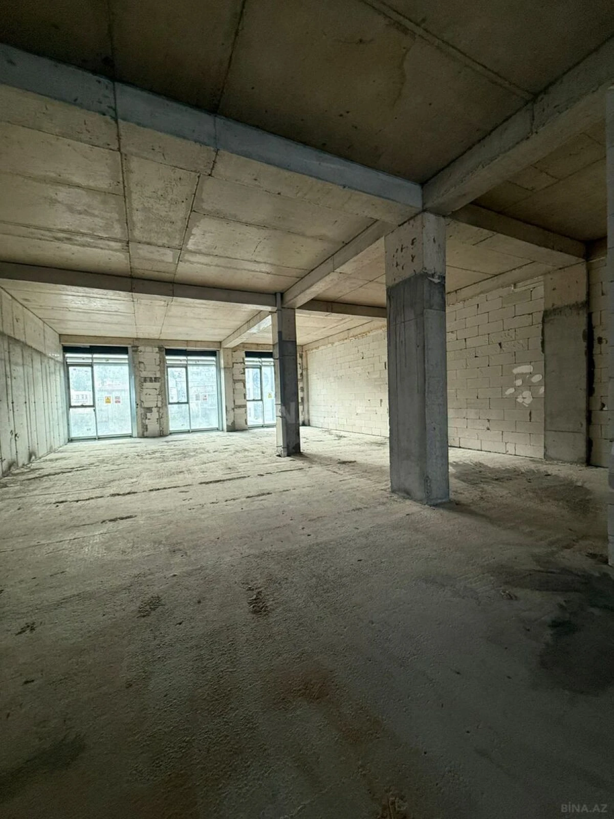 Satılır 4 otaqlı mənzil 262.7 m²
