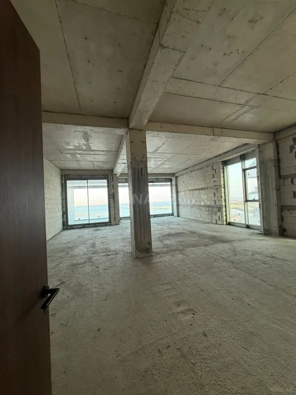 Satılır 4 otaqlı mənzil 262.7 m²
