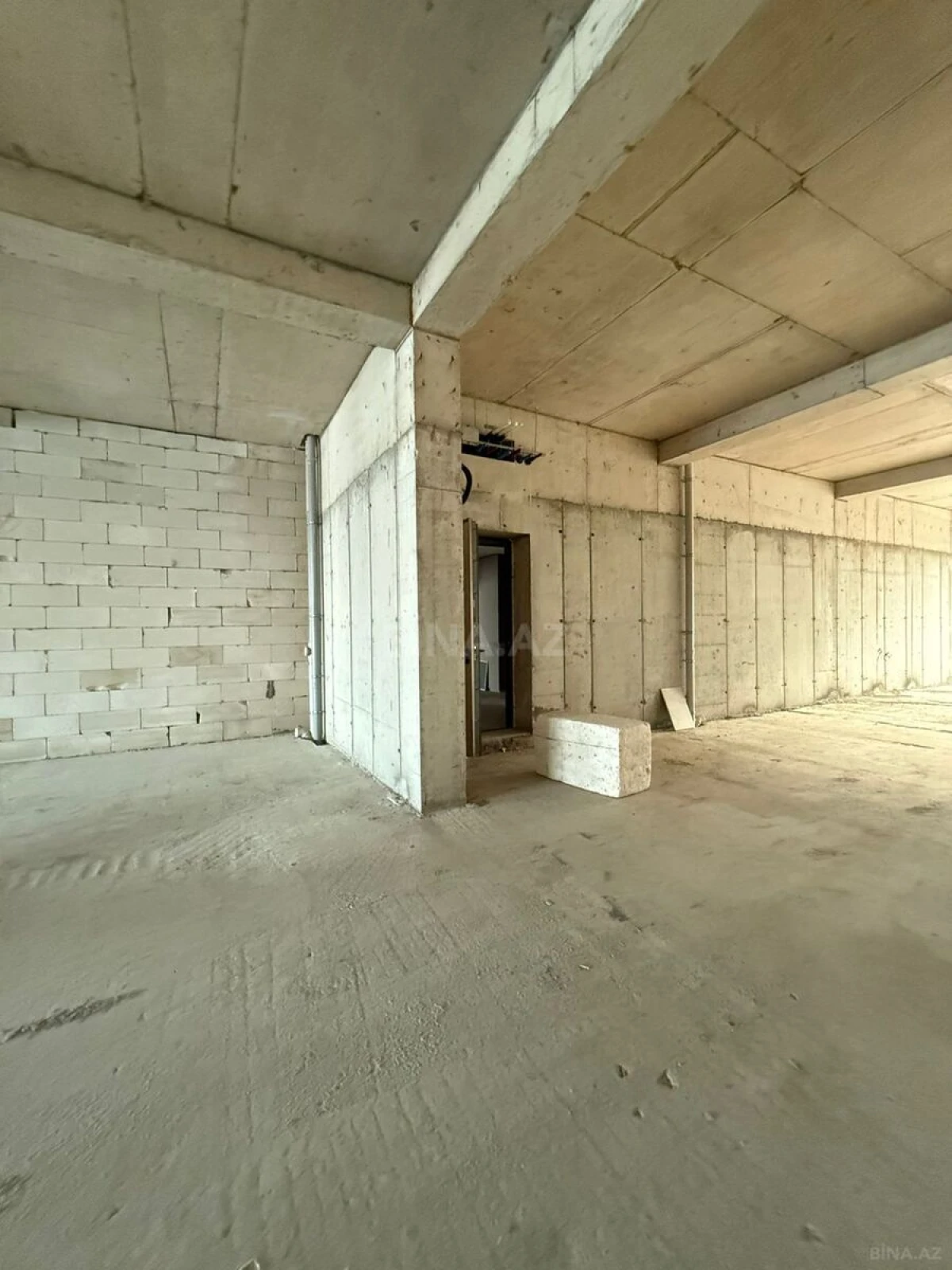 Satılır 4 otaqlı mənzil 262.7 m²