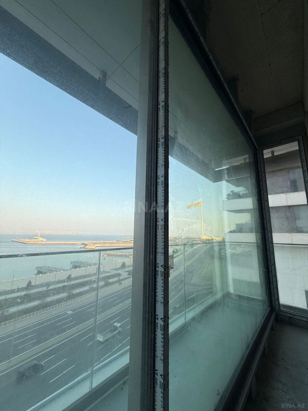 Satılır 4 otaqlı mənzil 262.7 m²