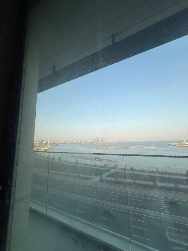 Satılır 4 otaqlı mənzil 262.7 m²