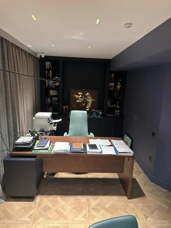 Satılır 4 otaqlı ofis 268 m²