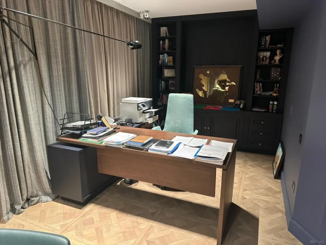 Satılır 4 otaqlı ofis 268 m²