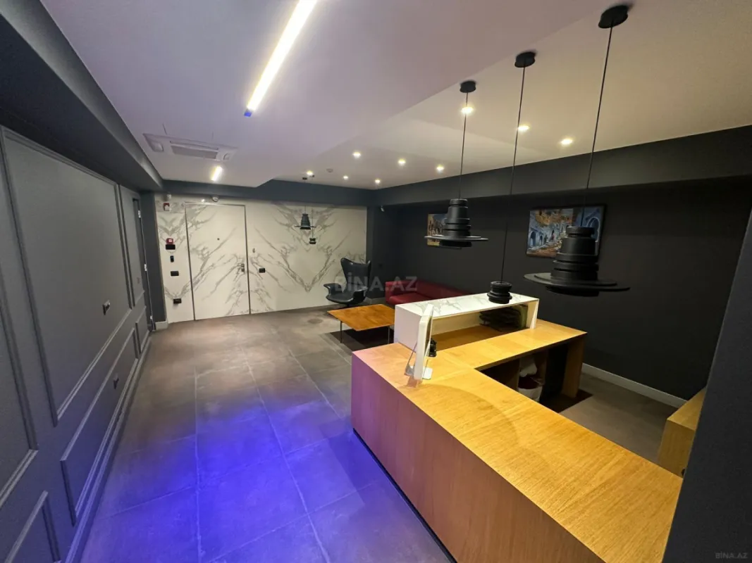 Satılır 4 otaqlı ofis 268 m²