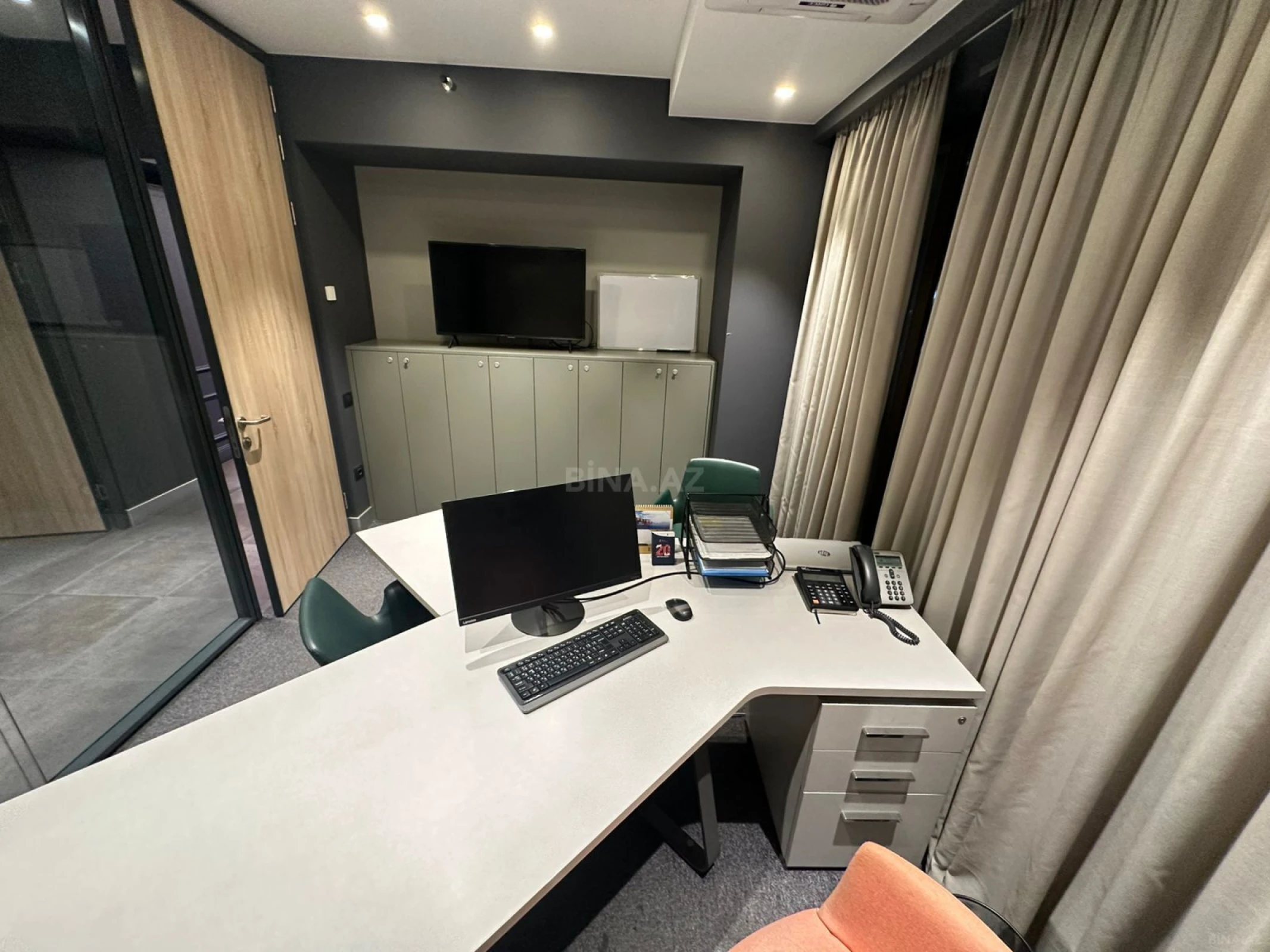 Satılır 4 otaqlı ofis 268 m²