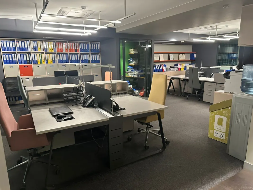 Satılır 4 otaqlı ofis 268 m²