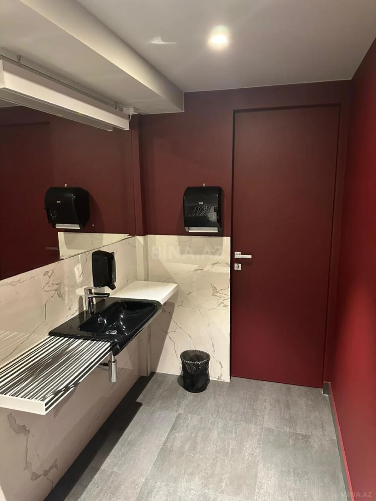 Satılır 4 otaqlı ofis 268 m²