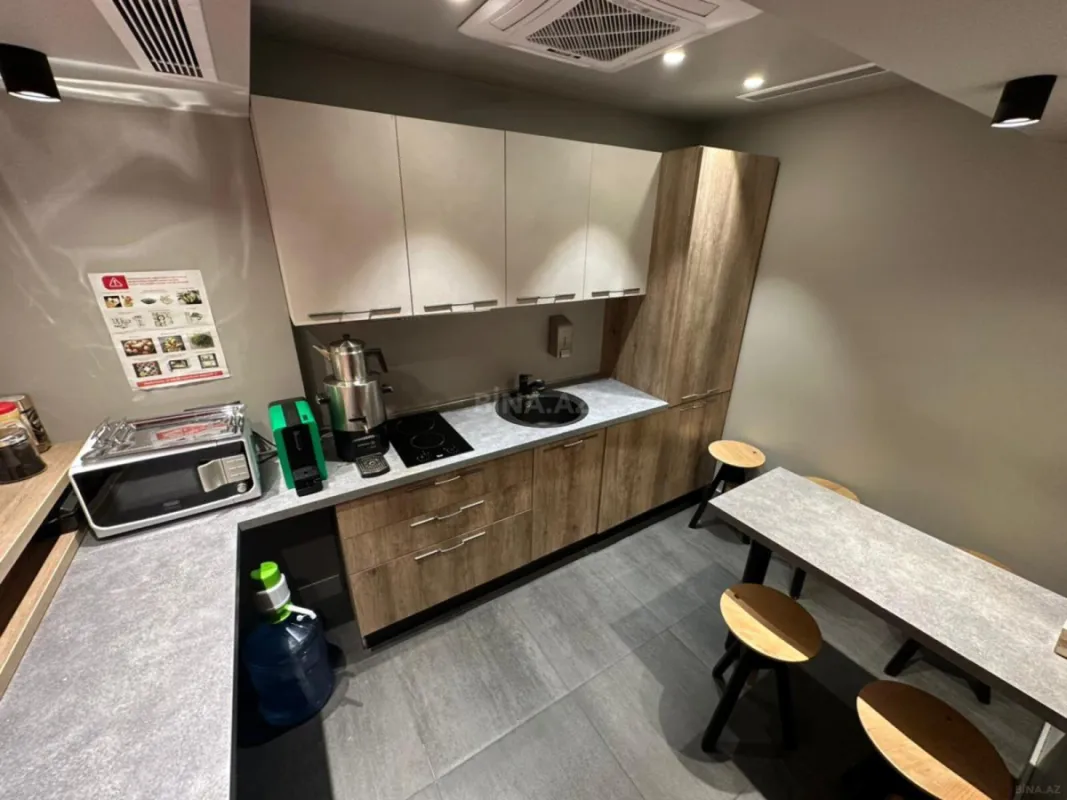 Satılır 4 otaqlı ofis 268 m²