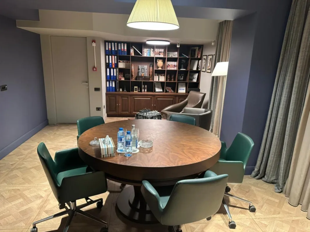 Satılır 4 otaqlı ofis 268 m²