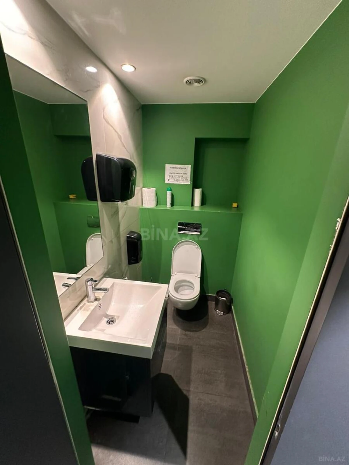 Satılır 4 otaqlı ofis 268 m²