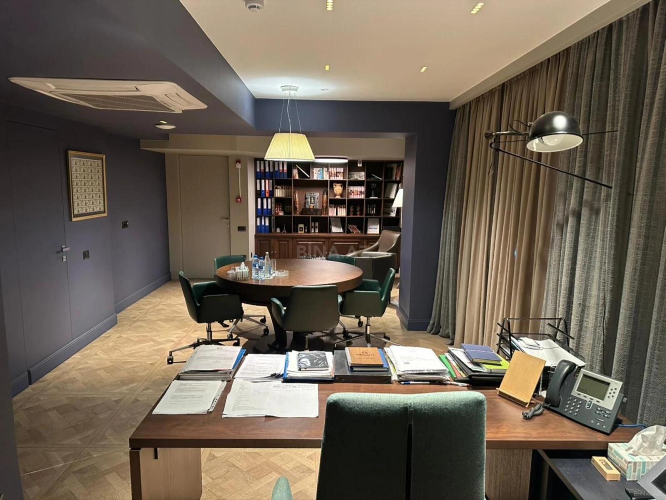 Satılır 4 otaqlı ofis 268 m²