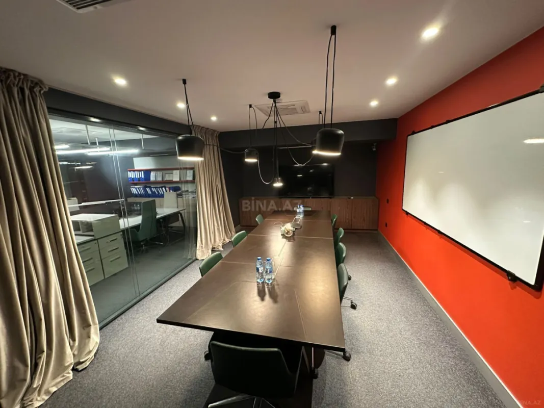 Satılır 4 otaqlı ofis 268 m²