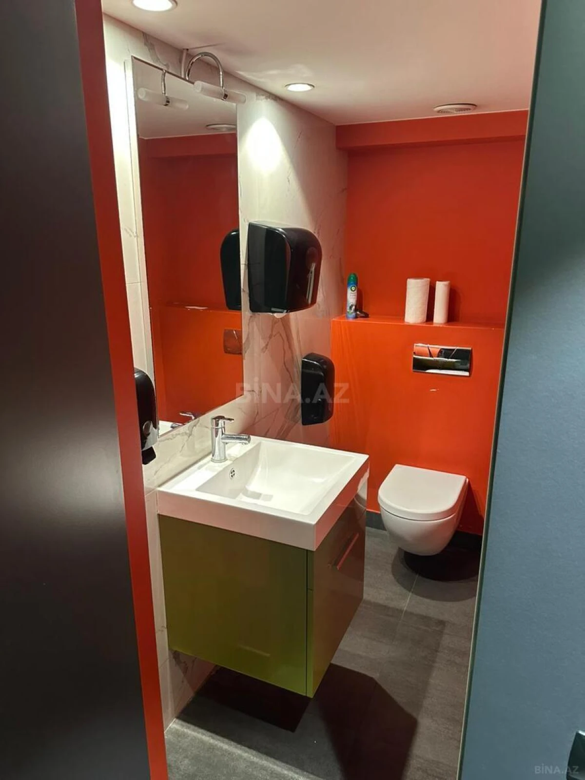 Satılır 4 otaqlı ofis 268 m²