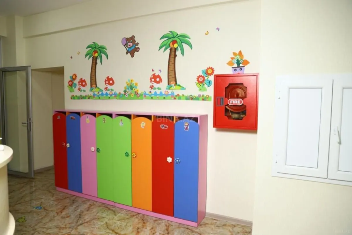 Satılır obyekt 425 m²