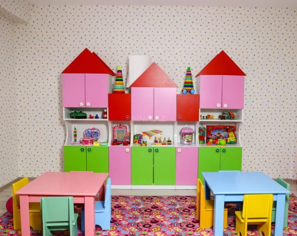 Satılır obyekt 425 m²